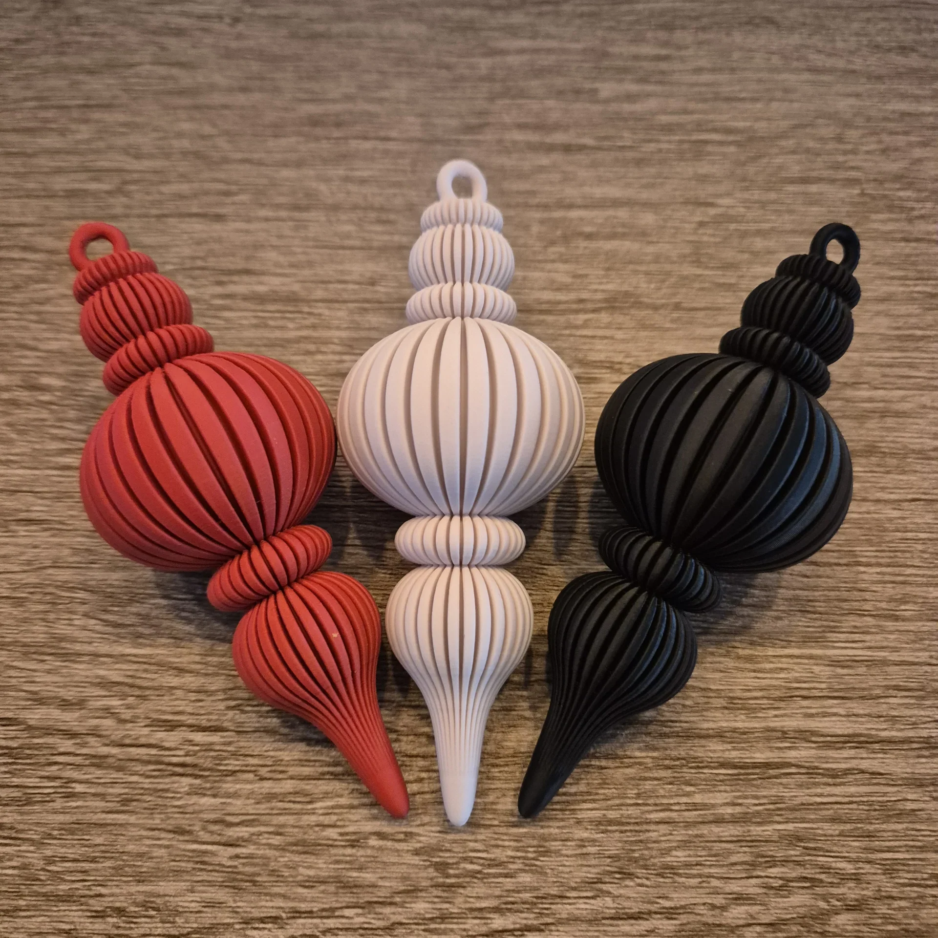 Kersthangers | set van 3 | zwart, rood, wit