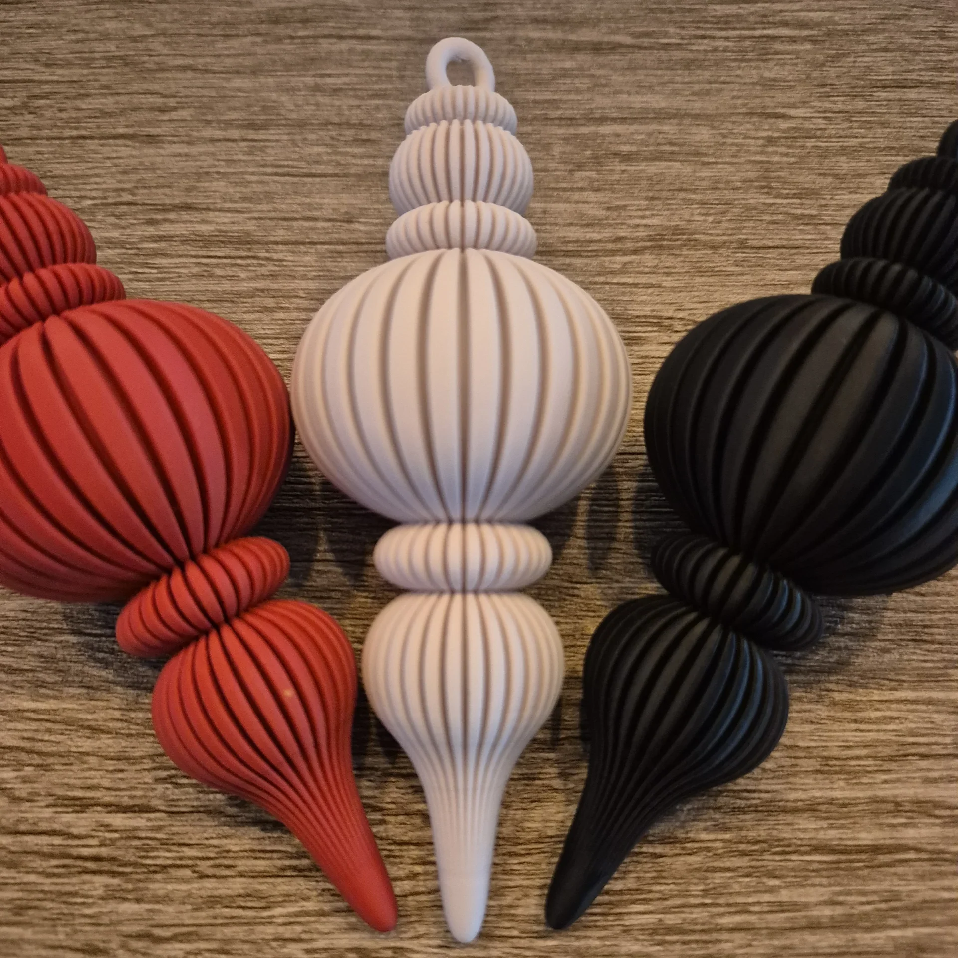 Kersthangers | set van 3 | zwart, rood, wit
