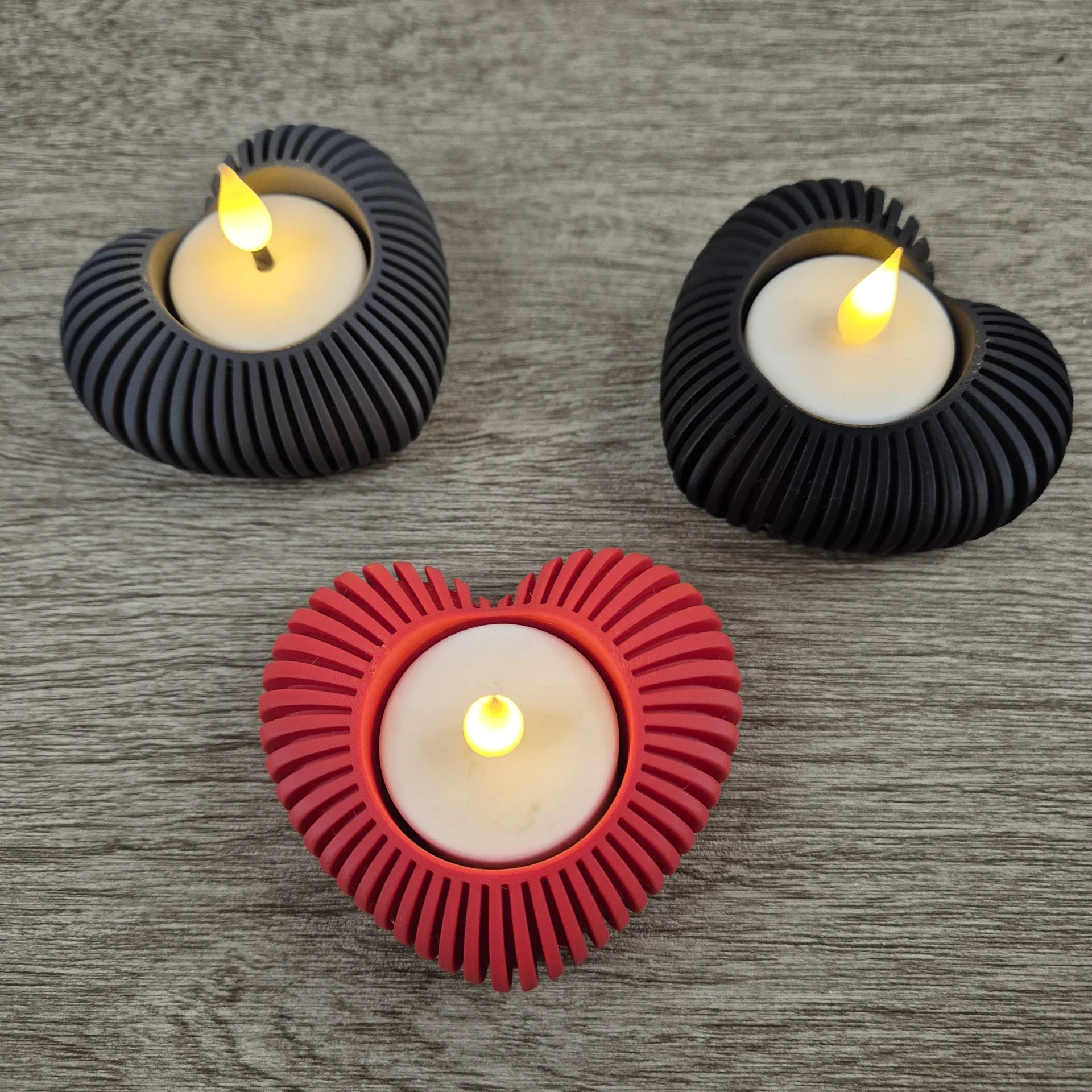 Theelichthouder hart – set van 3 (rood, zwart, grijs)