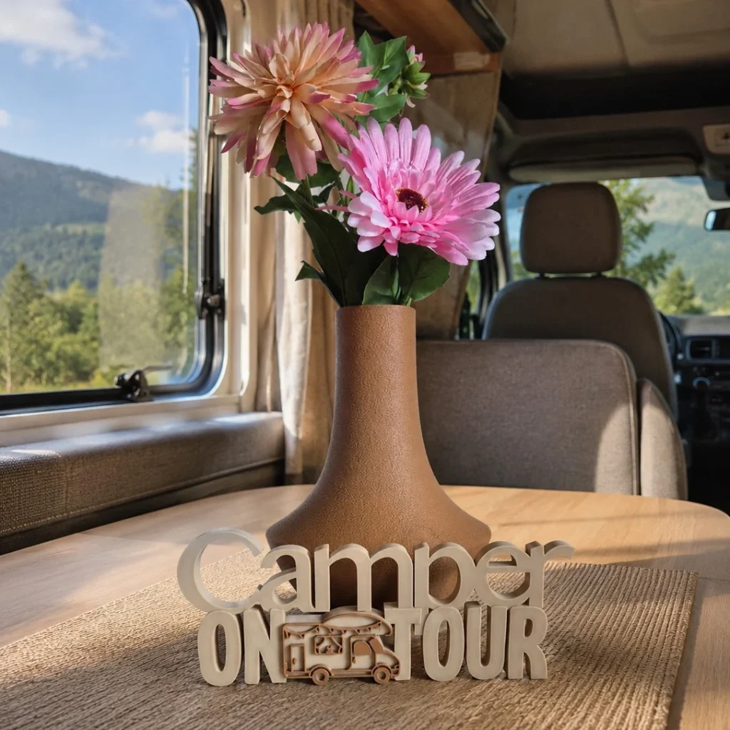 Camper on tour wordpop
